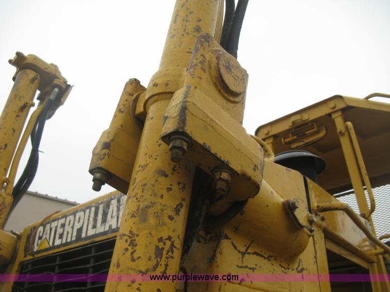 image for item J2993 1990 Caterpillar D7H dozer