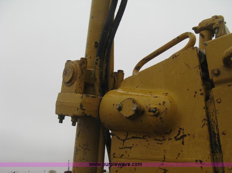 image for item J2993 1990 Caterpillar D7H dozer