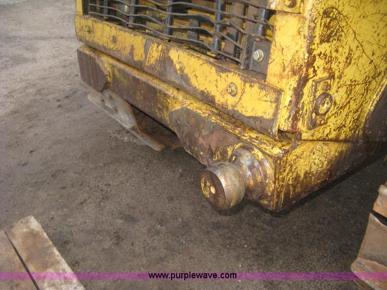 image for item J2993 1990 Caterpillar D7H dozer