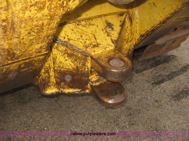 image for item J2993 1990 Caterpillar D7H dozer