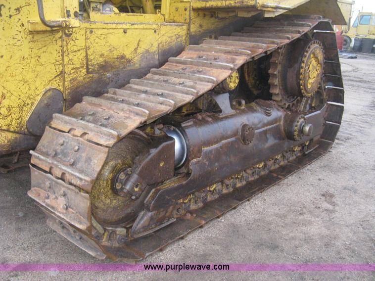 image for item J2993 1990 Caterpillar D7H dozer