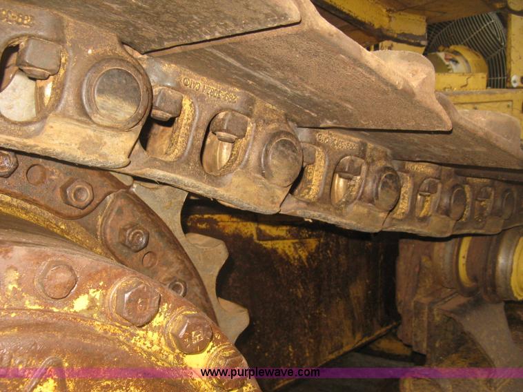 image for item J2993 1990 Caterpillar D7H dozer