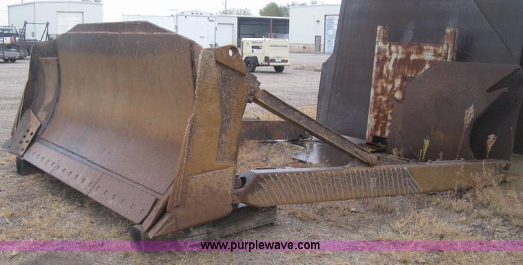 image for item J2993 1990 Caterpillar D7H dozer
