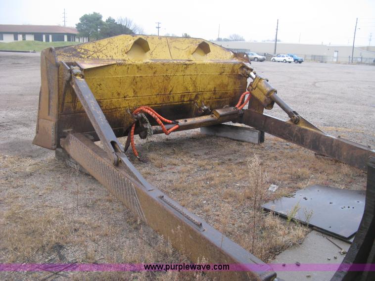 image for item J2993 1990 Caterpillar D7H dozer