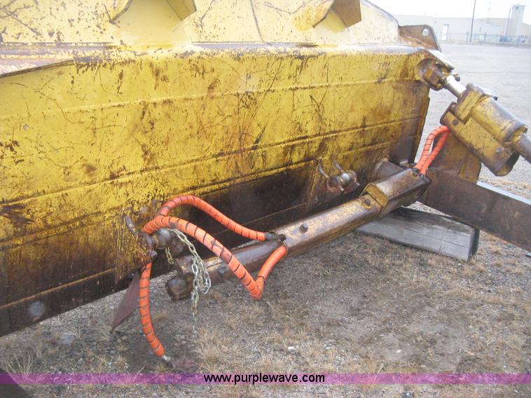 image for item J2993 1990 Caterpillar D7H dozer