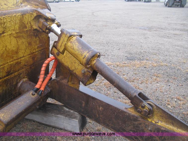 image for item J2993 1990 Caterpillar D7H dozer