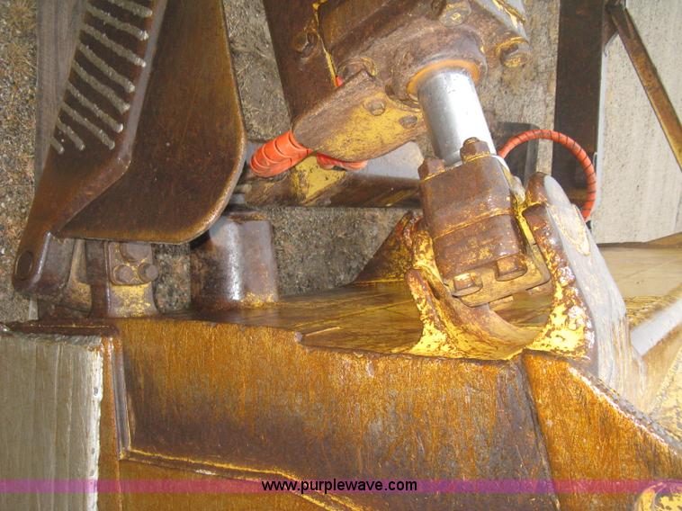image for item J2993 1990 Caterpillar D7H dozer