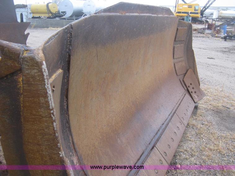 image for item J2993 1990 Caterpillar D7H dozer