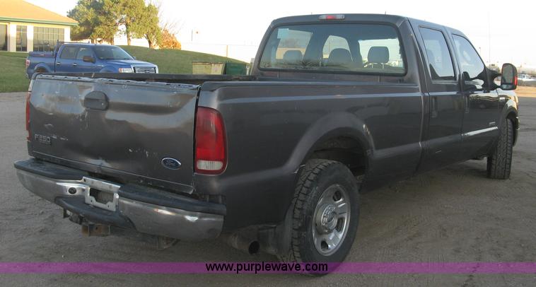 image for item J2996 2006 Ford F350 Super Duty XLT Crew Cab pickup truck