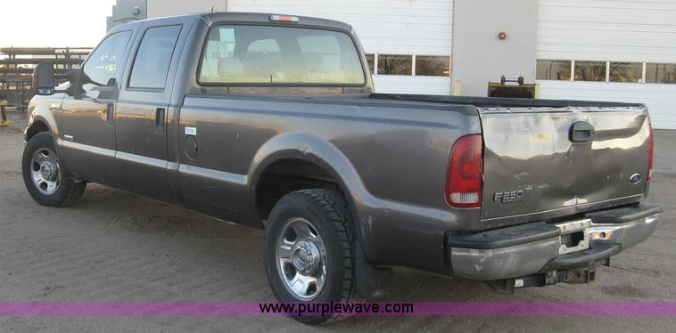 image for item J2996 2006 Ford F350 Super Duty XLT Crew Cab pickup truck