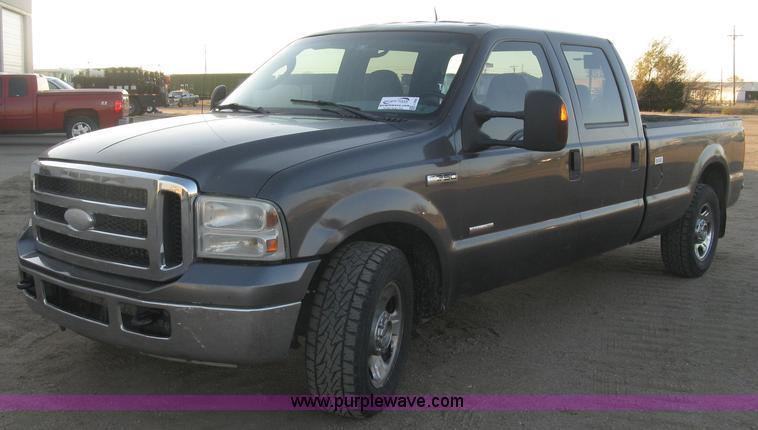 image for item J2996 2006 Ford F350 Super Duty XLT Crew Cab pickup truck