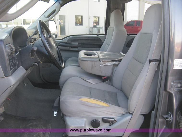 image for item J2996 2006 Ford F350 Super Duty XLT Crew Cab pickup truck