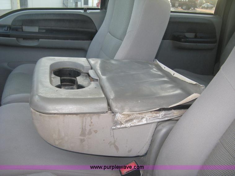 image for item J2996 2006 Ford F350 Super Duty XLT Crew Cab pickup truck