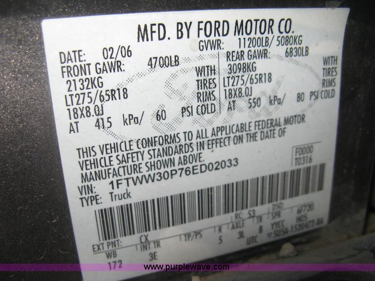 image for item J2996 2006 Ford F350 Super Duty XLT Crew Cab pickup truck