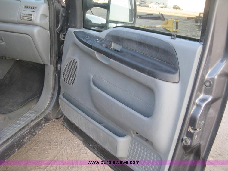 image for item J2996 2006 Ford F350 Super Duty XLT Crew Cab pickup truck