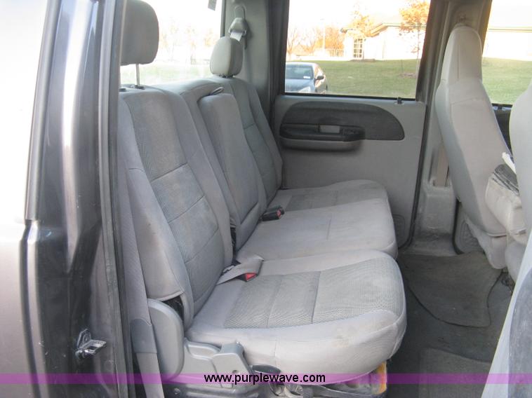 image for item J2996 2006 Ford F350 Super Duty XLT Crew Cab pickup truck