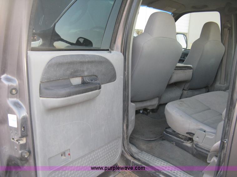 image for item J2996 2006 Ford F350 Super Duty XLT Crew Cab pickup truck