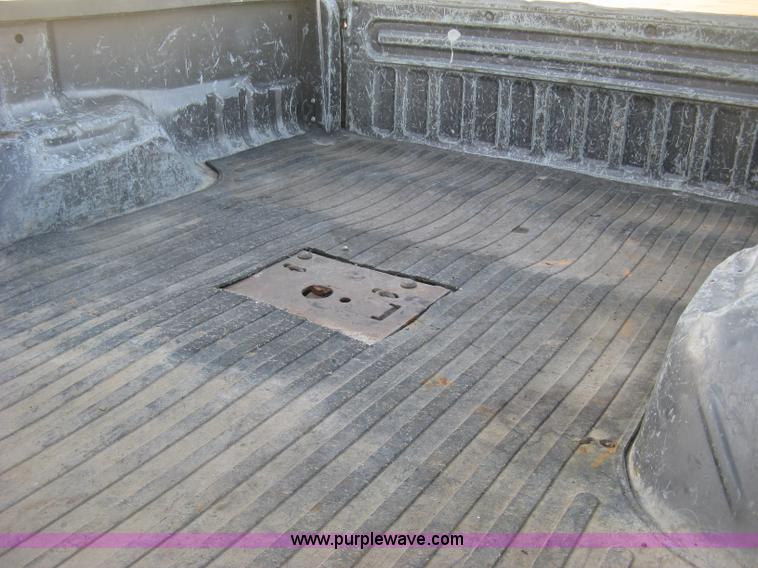 image for item J2996 2006 Ford F350 Super Duty XLT Crew Cab pickup truck