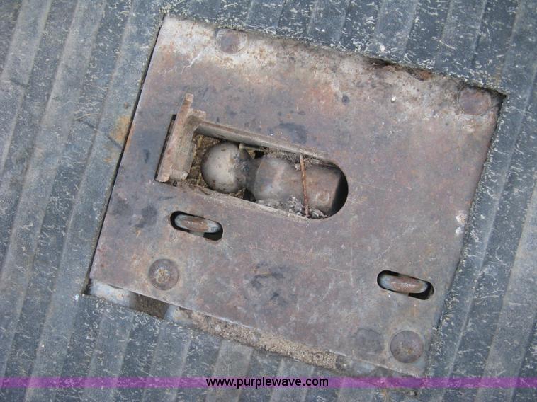 image for item J2996 2006 Ford F350 Super Duty XLT Crew Cab pickup truck