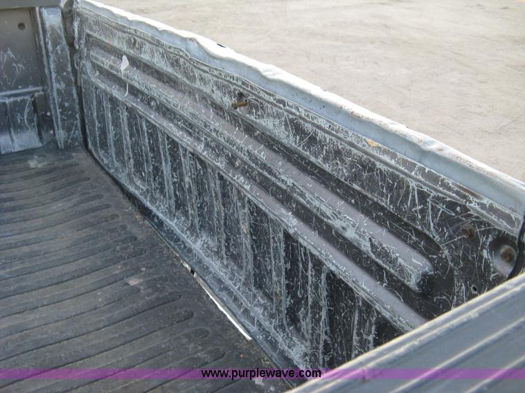 image for item J2996 2006 Ford F350 Super Duty XLT Crew Cab pickup truck