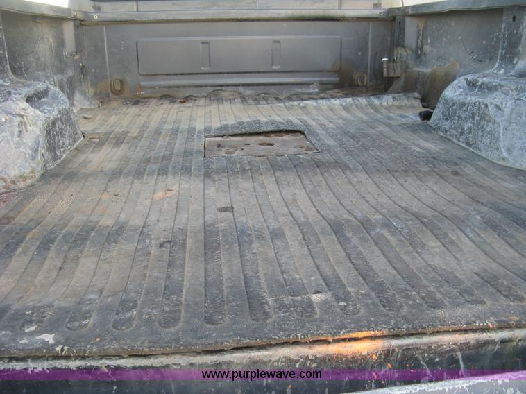 image for item J2996 2006 Ford F350 Super Duty XLT Crew Cab pickup truck