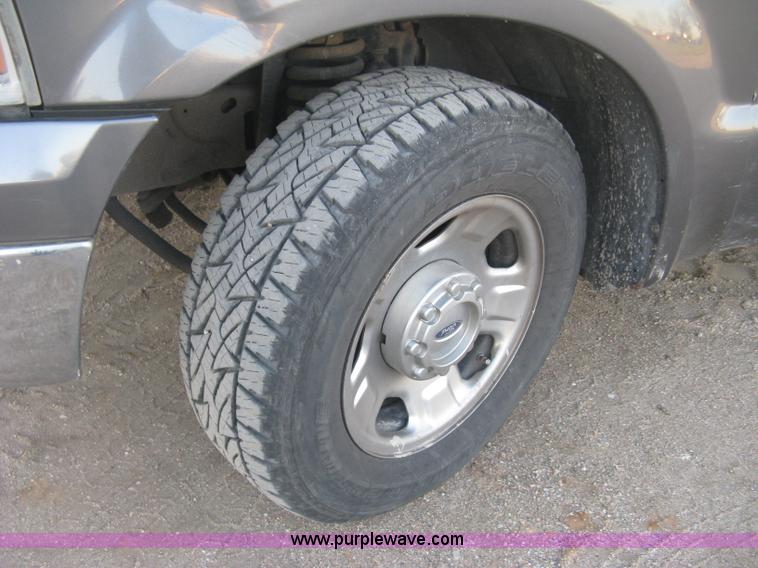 image for item J2996 2006 Ford F350 Super Duty XLT Crew Cab pickup truck