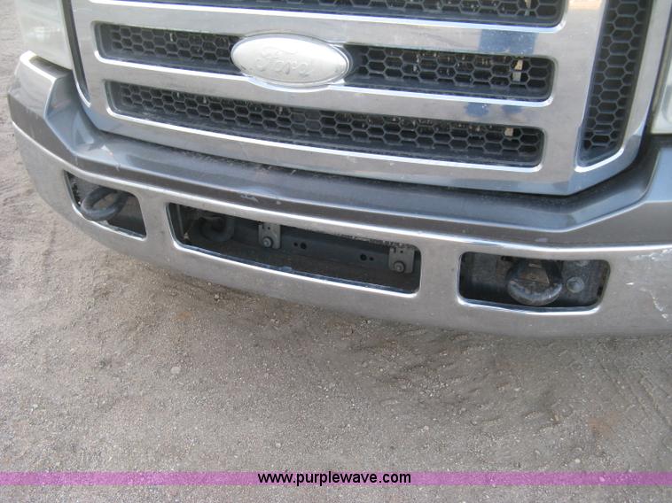 image for item J2996 2006 Ford F350 Super Duty XLT Crew Cab pickup truck
