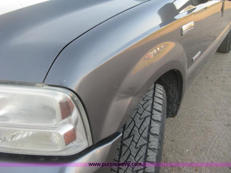 image for item J2996 2006 Ford F350 Super Duty XLT Crew Cab pickup truck