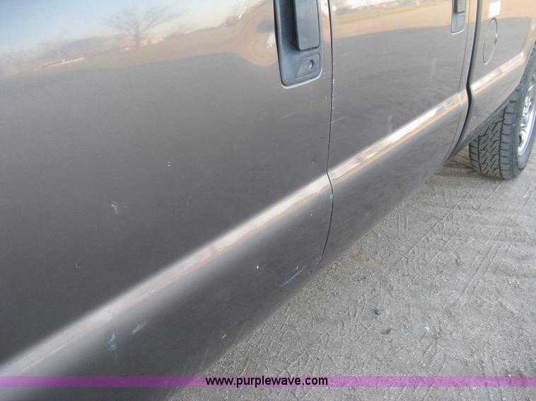 image for item J2996 2006 Ford F350 Super Duty XLT Crew Cab pickup truck