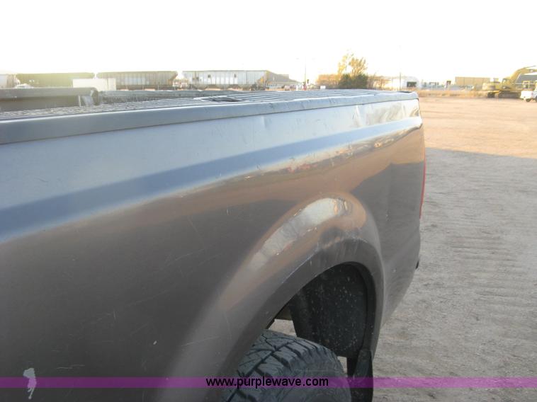 image for item J2996 2006 Ford F350 Super Duty XLT Crew Cab pickup truck