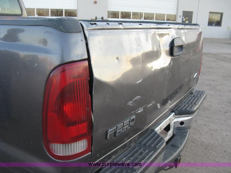image for item J2996 2006 Ford F350 Super Duty XLT Crew Cab pickup truck