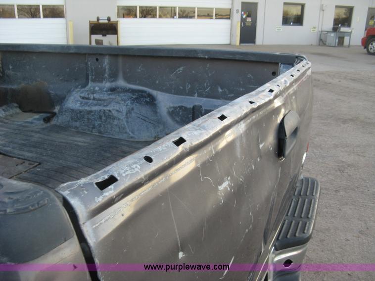 image for item J2996 2006 Ford F350 Super Duty XLT Crew Cab pickup truck