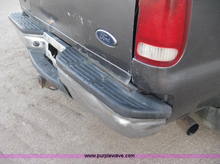 image for item J2996 2006 Ford F350 Super Duty XLT Crew Cab pickup truck