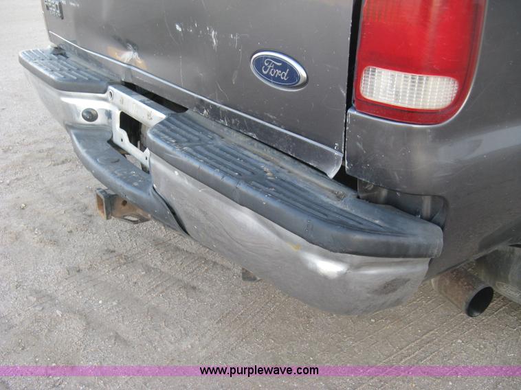 image for item J2996 2006 Ford F350 Super Duty XLT Crew Cab pickup truck