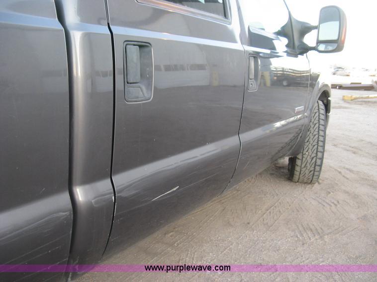 image for item J2996 2006 Ford F350 Super Duty XLT Crew Cab pickup truck