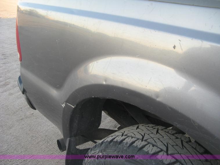 image for item J2996 2006 Ford F350 Super Duty XLT Crew Cab pickup truck