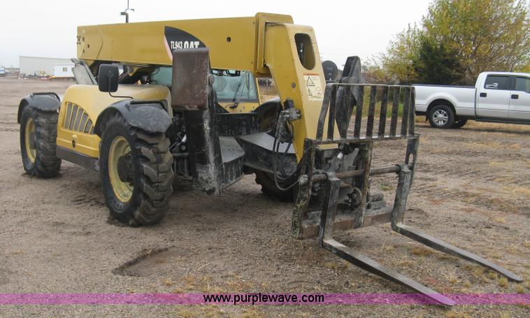 image for item J2998 Caterpillar TL943 telehandler