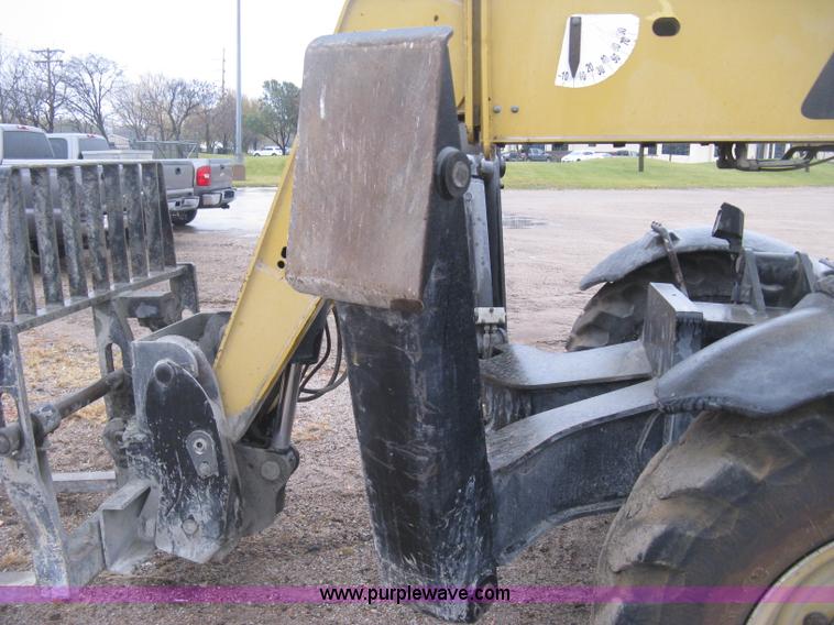 image for item J2998 Caterpillar TL943 telehandler