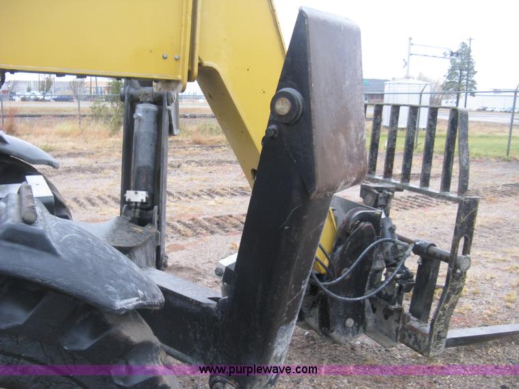 image for item J2998 Caterpillar TL943 telehandler