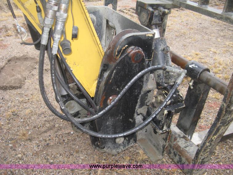 image for item J2998 Caterpillar TL943 telehandler