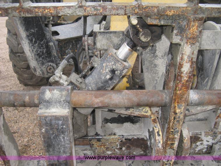 image for item J2998 Caterpillar TL943 telehandler