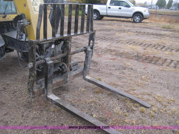 image for item J2998 Caterpillar TL943 telehandler