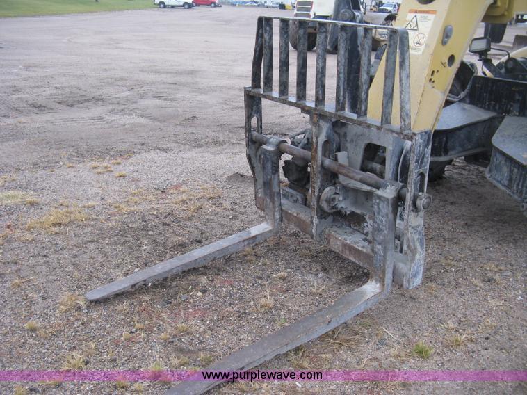 image for item J2998 Caterpillar TL943 telehandler