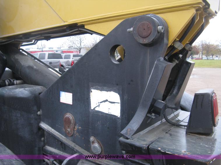 image for item J2998 Caterpillar TL943 telehandler