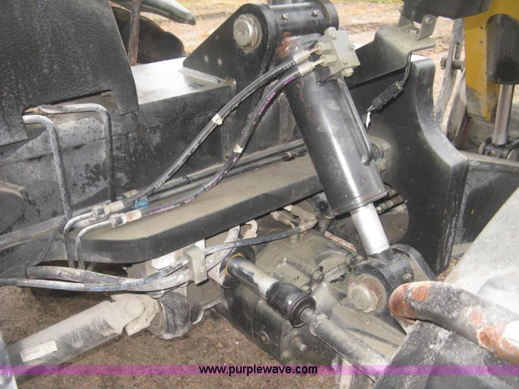 image for item J2998 Caterpillar TL943 telehandler