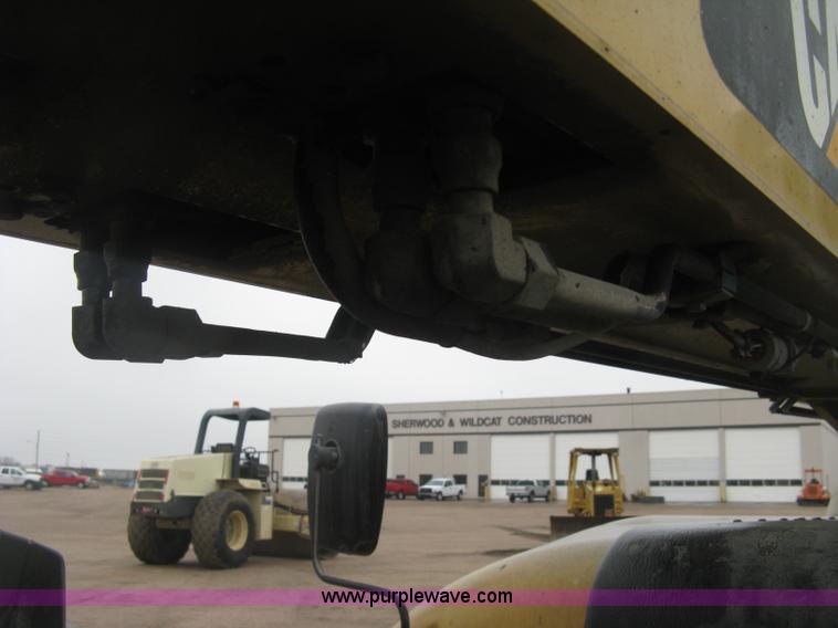 image for item J2998 Caterpillar TL943 telehandler