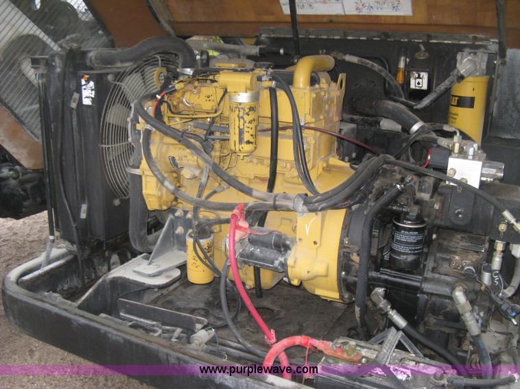 image for item J2998 Caterpillar TL943 telehandler