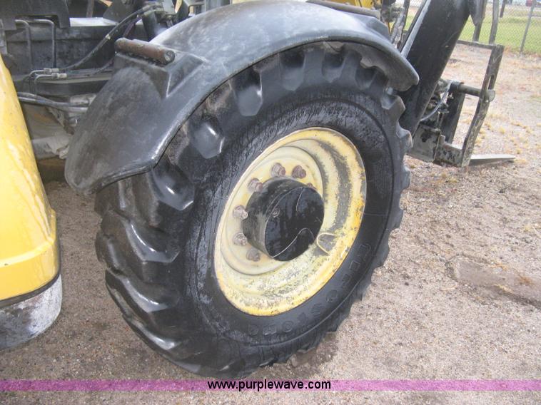 image for item J2998 Caterpillar TL943 telehandler