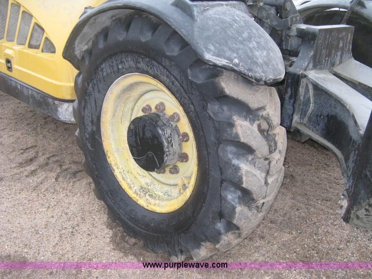 image for item J2998 Caterpillar TL943 telehandler