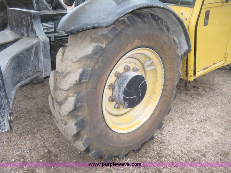 image for item J2998 Caterpillar TL943 telehandler